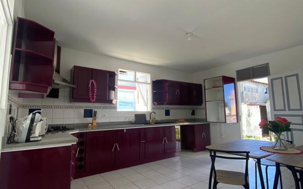 Maison à louer    5 pièces •  Sainte-Rose