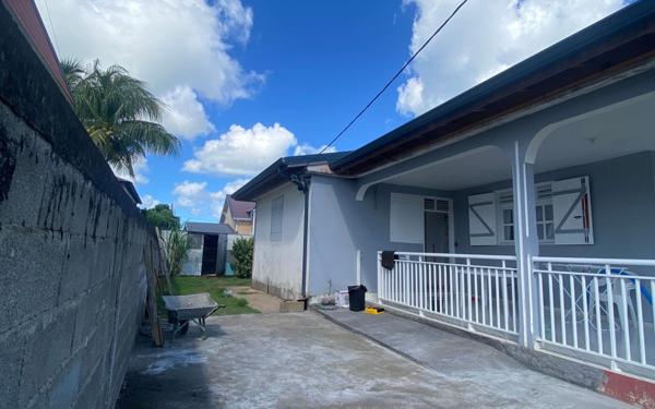 Maison à louer    5 pièces •  Sainte-Rose