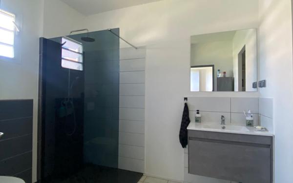 Maison à louer    5 pièces •  Sainte-Rose