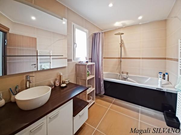 Villa F5  de standing récente proche village Spéracèdes