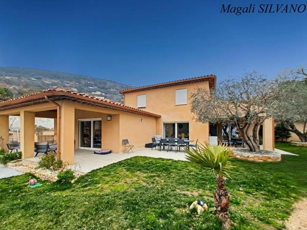 Villa F5  de standing récente proche village Spéracèdes