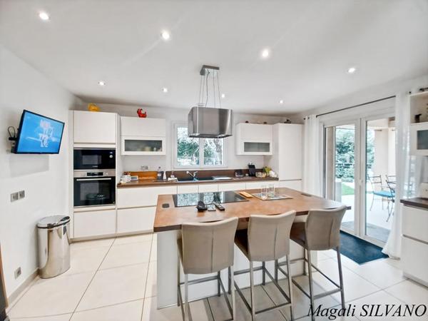 Villa F5  de standing récente proche village Spéracèdes