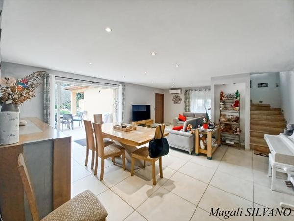 Villa F5  de standing récente proche village Spéracèdes