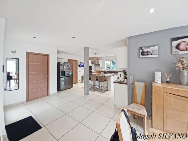 Villa F5  de standing récente proche village Spéracèdes