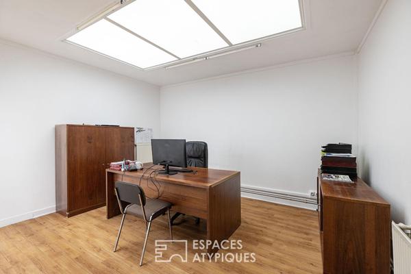 Espace professionnel au style bourgeois avec terrasse