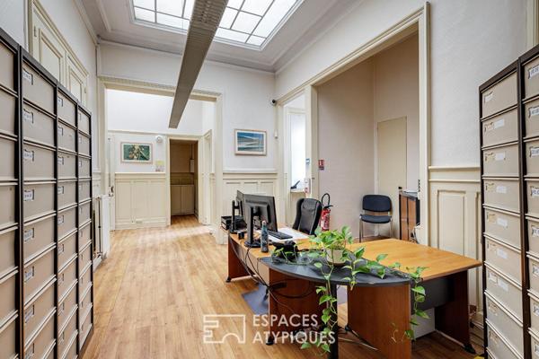 Espace professionnel au style bourgeois avec terrasse