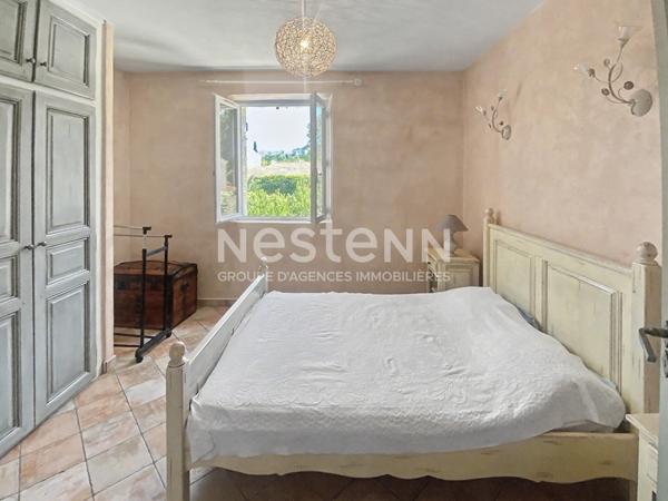 Maison récente de 147 m² avec 3 chambres, garage de 67 m² et terrain de 1 600 m² à Saint-Rémy-de-Provence