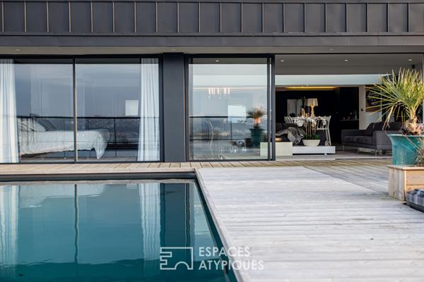 Villa contemporaine avec vue panoramique sur la mer