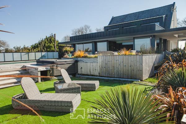 Villa contemporaine avec vue panoramique sur la mer