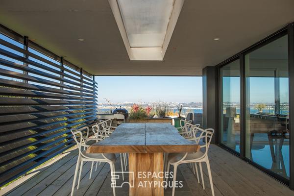 Villa contemporaine avec vue panoramique sur la mer
