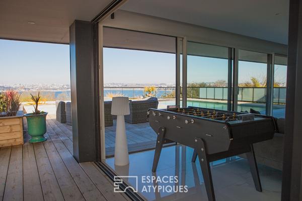 Villa contemporaine avec vue panoramique sur la mer