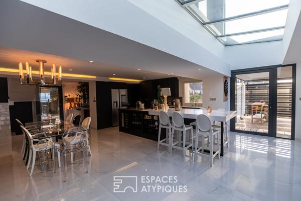 Villa contemporaine avec vue panoramique sur la mer