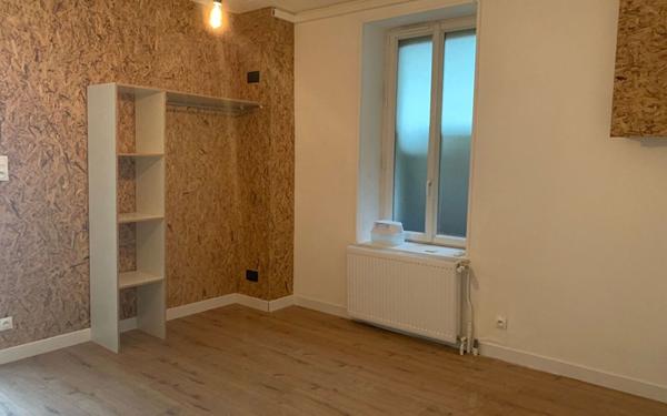 Appartement à louer    3 pièces • 117 m2 Le Creusot