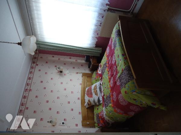 Maison de ville, semi mitoyenne, proximité de toutes commodités.