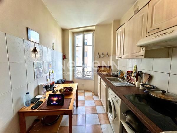 Exclusivité NESTENN Nice Port - Charmant appartement 3 pièces à rafraîchir à Riquier