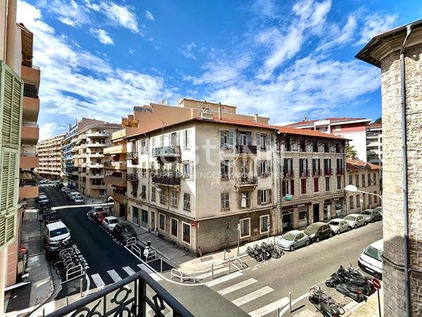 Exclusivité NESTENN Nice Port - Charmant appartement 3 pièces à rafraîchir à Riquier