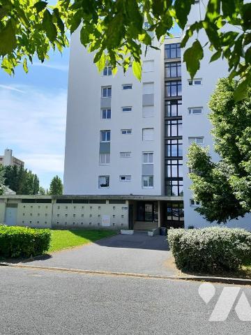 LA-CHAPELLE-ST-MESMIN - DANS RESIDENCE - APPARTEMENT T4 (77m²) - AIRE DE STATIONNEMENT COLLECTIVE- 