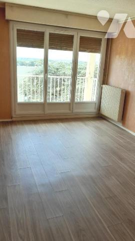 LA-CHAPELLE-ST-MESMIN - DANS RESIDENCE - APPARTEMENT T4 (77m²) - AIRE DE STATIONNEMENT COLLECTIVE- 