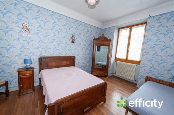 Maison
         5 pièces
        - 137 m² Exclusivité 242 500 € *