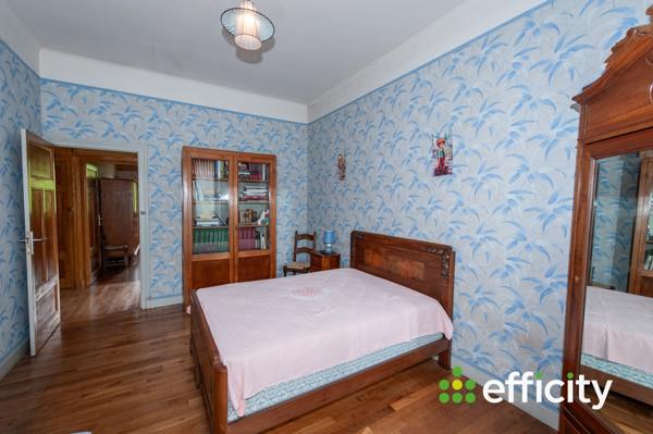 Maison
         5 pièces
        - 137 m² Exclusivité 242 500 € *