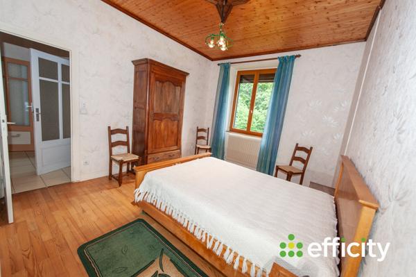 Maison
         5 pièces
        - 137 m² Exclusivité 242 500 € *