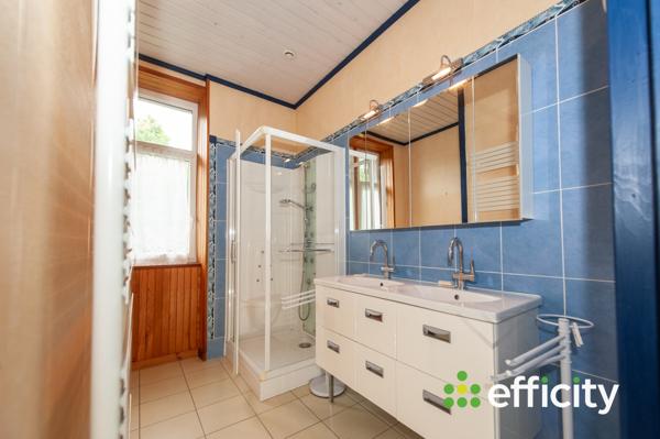 Maison
         5 pièces
        - 137 m² Exclusivité 242 500 € *