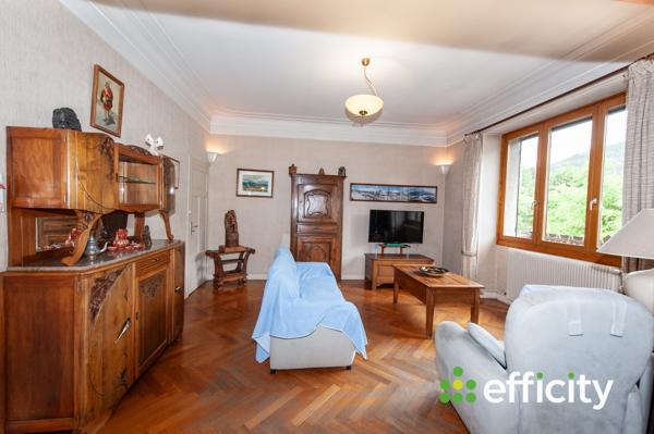 Maison
         5 pièces
        - 137 m² Exclusivité 242 500 € *