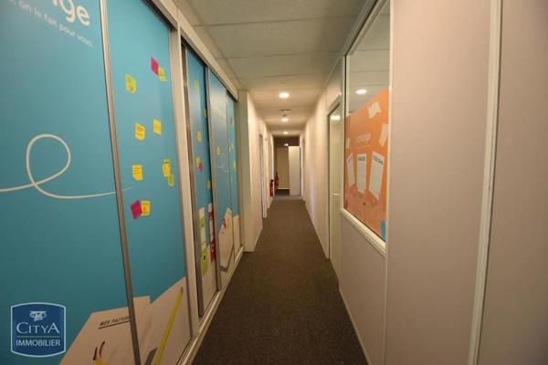 Vente local professionnel 196.51m²