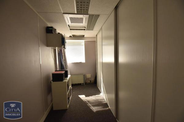 Vente local professionnel 196.51m²