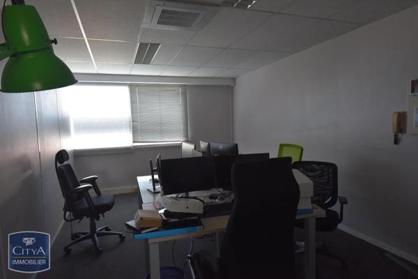 Vente local professionnel 196.51m²