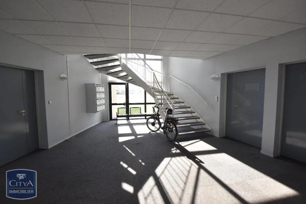 Vente local professionnel 196.51m²