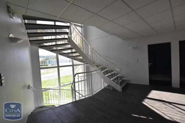 Vente local professionnel 196.51m²