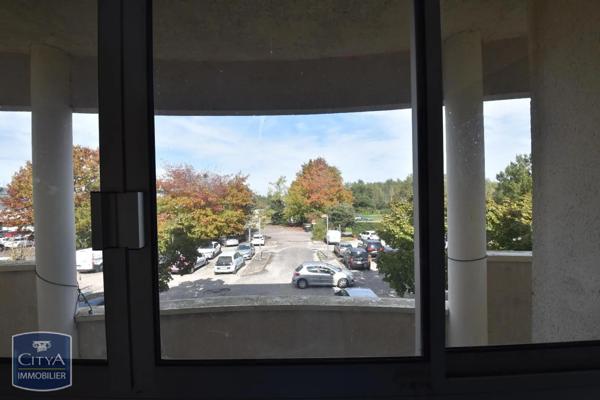 Vente local professionnel 196.51m²