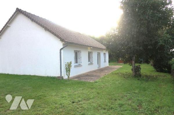 Pavillon de plain-pied, env. 86m2 habitables, BEG, comprenant :
. entrée avec placard, salle à...