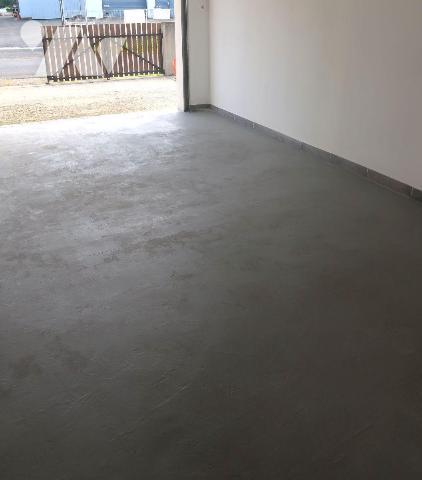 Pavillon de plain-pied, env. 86m2 habitables, BEG, comprenant :
. entrée avec placard, salle à...