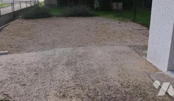 Pavillon de plain-pied, env. 86m2 habitables, BEG, comprenant :
. entrée avec placard, salle à...