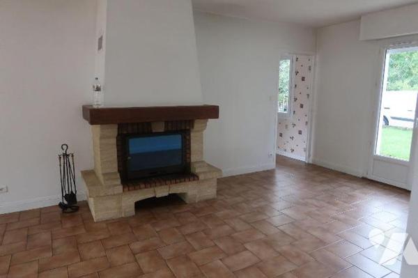 Pavillon de plain-pied, env. 86m2 habitables, BEG, comprenant :
. entrée avec placard, salle à...