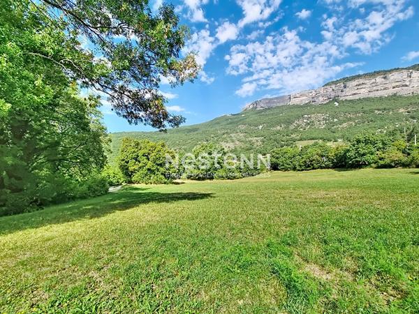 À vendre terrain constructible de 1513 m² à Entrepierres