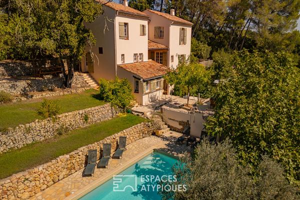 Bastide provençale au charme intemporel au coeur des oliviers et vignes