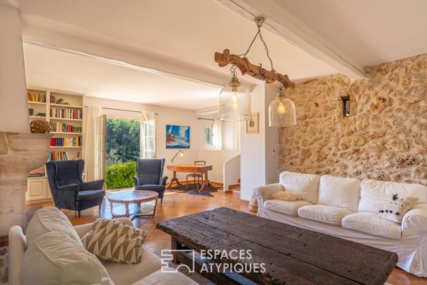 Bastide provençale au charme intemporel au coeur des oliviers et vignes