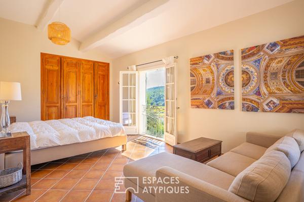 Bastide provençale au charme intemporel au coeur des oliviers et vignes