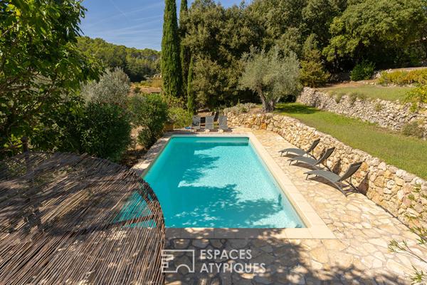 Bastide provençale au charme intemporel au coeur des oliviers et vignes