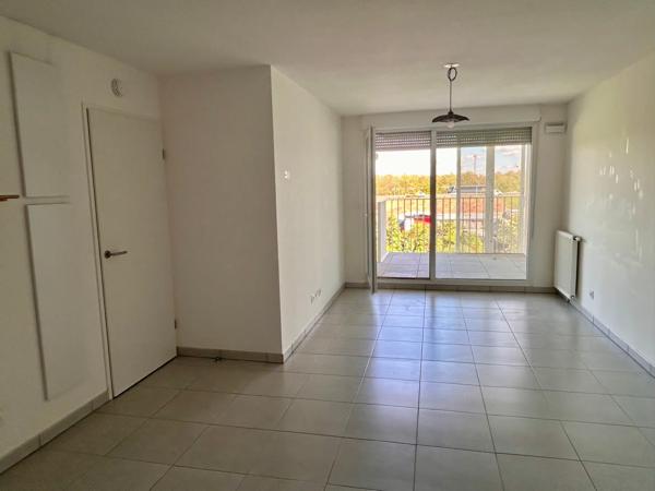 Appartement t2 terrasse et parking