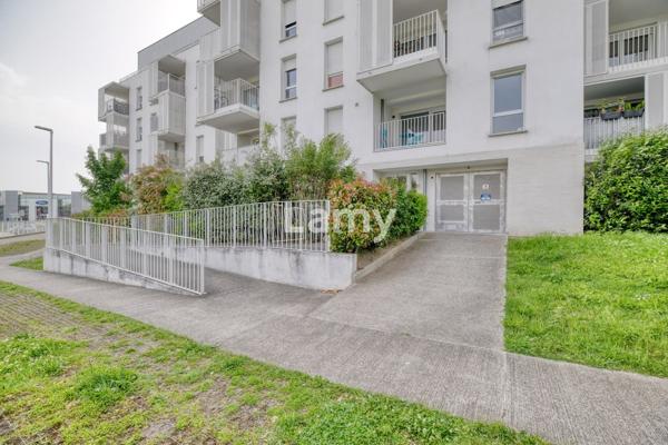 Appartement t2 terrasse et parking