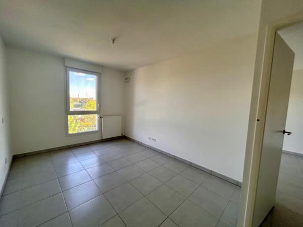 Appartement t2 terrasse et parking