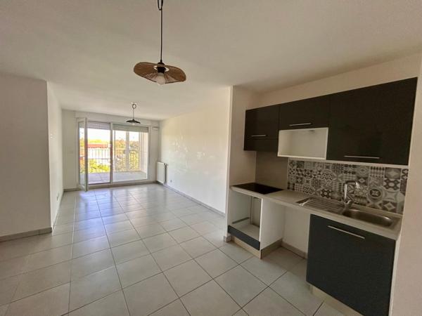 Appartement t2 terrasse et parking
