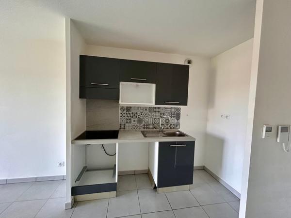 Appartement t2 terrasse et parking