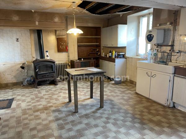 Maison en pierre- grange -terrain 4274 m2 SAINT PRIEST LA FEUILLE (23)