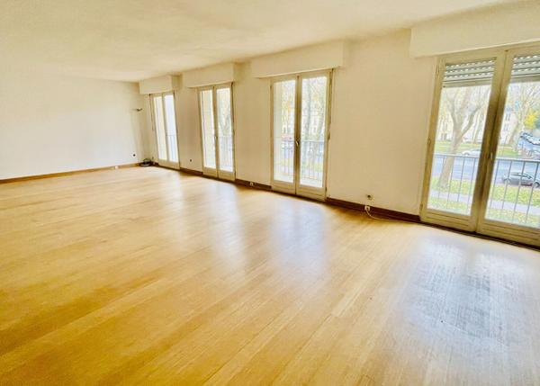 Appartement Versailles centre, 7 pièces avec balcon 150 m² parking double sous-sol cave ascenseur 5 chambres