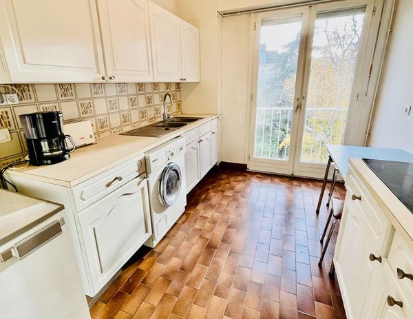 Appartement Versailles centre, 7 pièces avec balcon 150 m² parking double sous-sol cave ascenseur 5 chambres